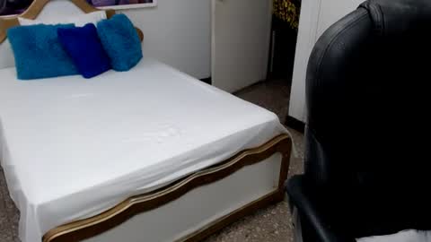 Snapshot of emiliaa_hot chatting on July 31, 10:42 pm emiliaa_hot online show from July 31, 10:42 pm