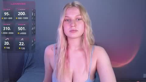 Snapshot of emiliaduchess chatting on May 19, 2:23 pm Amili online show from May 19, 2:23 pm