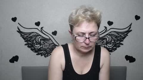 Snapshot of emiliagree chatting on May 20, 6:14 pm EmiliaGree online show from May 20, 6:14 pm