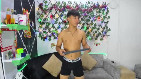 Snapshot of emilicollinss chatting on December 15, 6:29 am EMILI AND GIN online show from December 15, 6:29 am