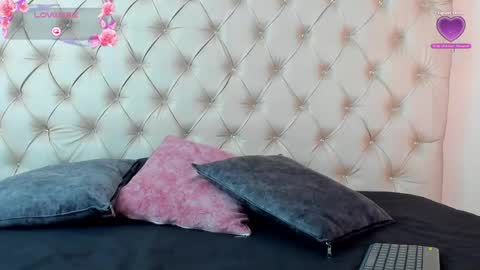 emilieandblake online show from May 30, 9:50 am