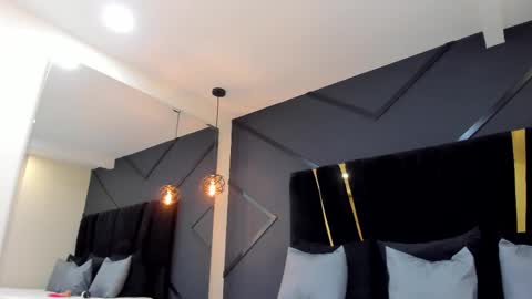 Emillie online show from March 5, 5:08 pm