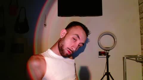 Snapshot of emilio_blue_ chatting on January 4, 5:58 am Emilio online show from January 4, 5:58 am