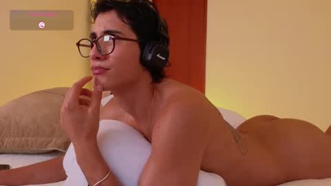 emilio_rivs online show from February 25, 10:30 pm