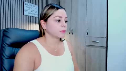 emilirosses online show from October 10, 12:04 pm