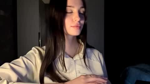 Snapshot of emilisan chatting on June 2, 4:53 pm Emili online show from June 2, 4:53 pm