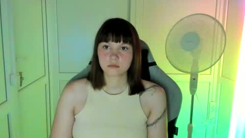 Snapshot of emilli_moon chatting on July 2, 6:14 pm Emmi online show from July 2, 6:14 pm
