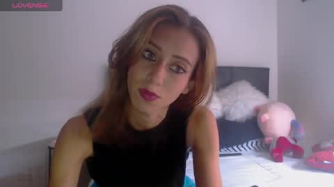 Snapshot of emilly_2004 chatting on February 2, 5:04 pm Emilly Gomez online show from February 2, 5:04 pm