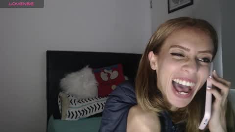 Snapshot of emilly_2004 chatting on February 13, 9:17 pm Emilly Gomez online show from February 13, 9:17 pm