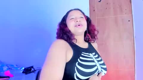 Snapshot of emilly_coper18 chatting on June 8, 1:28 am emily online show from June 8, 1:28 am