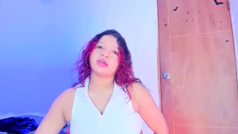 Snapshot of emilly_coper18 chatting on June 8, 1:44 pm emily online show from June 8, 1:44 pm