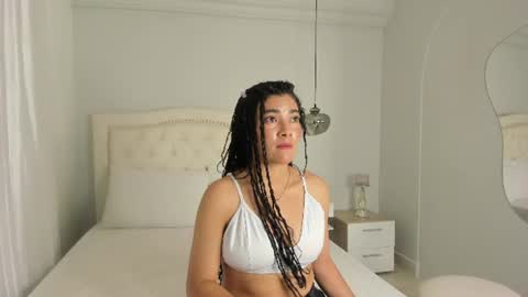 Snapshot of emilly_duque chatting on July 14, 4:06 am Emilly online show from July 14, 4:06 am