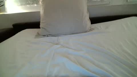 Snapshot of emilly_elli chatting on May 5, 5:48 am Emily online show from May 5, 5:48 am