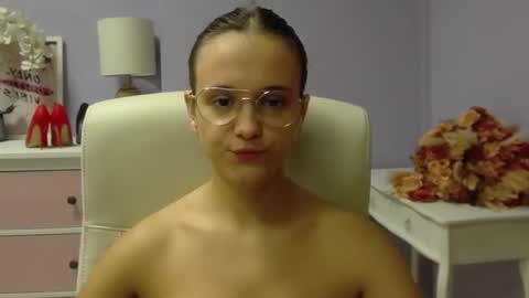 Snapshot of emilly_lust99 chatting on December 6, 7:32 am Emilly online show from December 6, 7:32 am