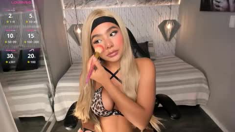 emilly_mell online show from October 5, 11:19 am