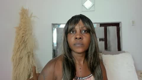 Emilly Roa online show from December 5, 11:52 am