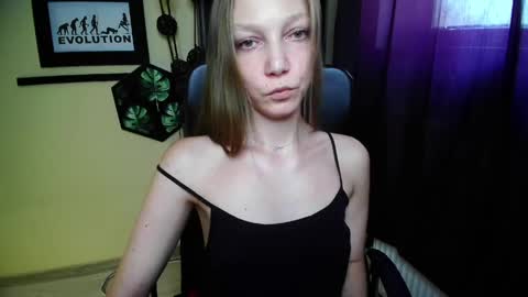 Snapshot of emilly_xkiss chatting on June 3, 2:33 pm Emilly online show from June 3, 2:33 pm