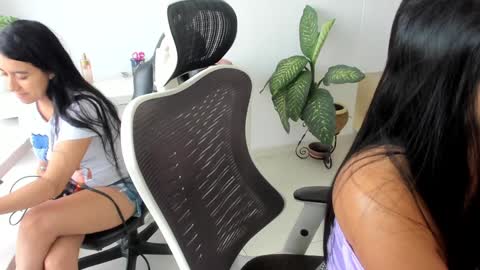 Emilly  online show from October 29, 1:46 pm