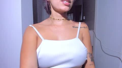 Snapshot of emillyhils1 chatting on June 12, 8:57 am emilly online show from June 12, 8:57 am