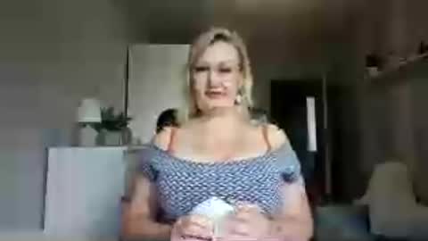 Snapshot of emillykiss chatting on July 24, 7:28 am EmillyLove online show from July 24, 7:28 am