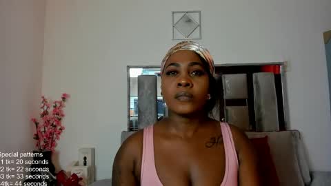 Snapshot of emillyroaa chatting on May 18, 7:20 pm Emilly Roa online show from May 18, 7:20 pm