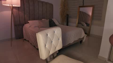  emily valentina     online show from April 18, 1:31 am