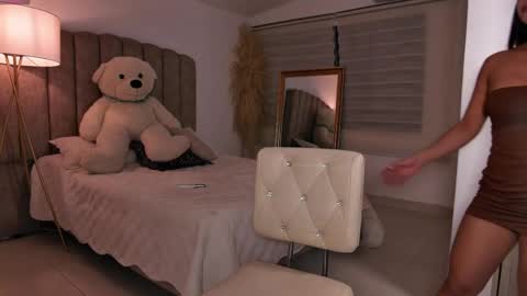 Snapshot of emily_____ chatting on May 28, 1:47 am emily valentina online show from May 28, 1:47 am