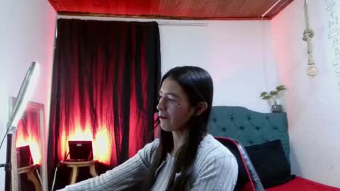 Snapshot of emily___rouse chatting on August 2, 9:35 pm emily___rouse online show from August 2, 9:35 pm
