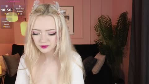 Snapshot of emily_air chatting on December 25, 1:41 pm Emily online show from December 25, 1:41 pm