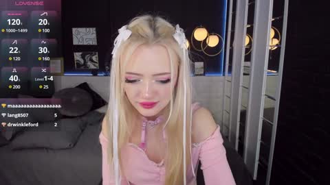 Snapshot of emily_air chatting on December 28, 4:19 am Emily online show from December 28, 4:19 am