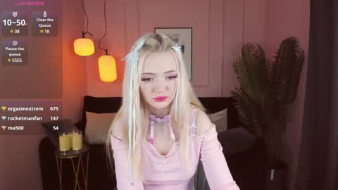 Snapshot of emily_air chatting on January 2, 1:06 am Emily online show from January 2, 1:06 am