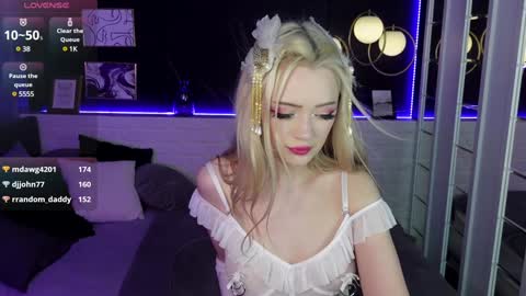 Snapshot of emily_air chatting on January 31, 3:09 am Emily online show from January 31, 3:09 am