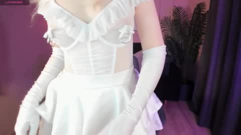 Snapshot of emily_air chatting on February 28, 11:12 pm Emily online show from February 28, 11:12 pm