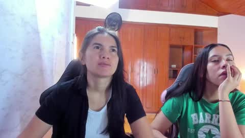 Snapshot of emily_and_soffy chatting on February 5, 11:59 am Emily and Soffy online show from February 5, 11:59 am