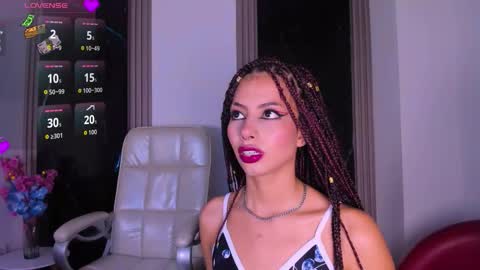 Snapshot of emily_ariana chatting on February 21, 9:38 pm Emery online show from February 21, 9:38 pm