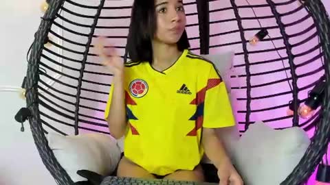 Snapshot of emily_bruss chatting on June 17, 7:48 pm emily_bruss online show from June 17, 7:48 pm