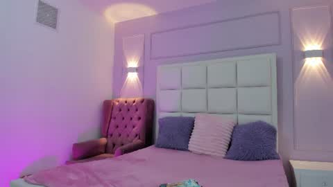 Snapshot of emily_bruss chatting on July 10, 9:17 pm emily_bruss online show from July 10, 9:17 pm
