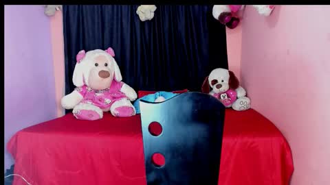 Snapshot of emily_bunny7 chatting on November 7, 7:58 pm emily_bunny7 online show from November 7, 7:58 pm