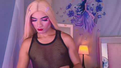 emily_castillo1_ online show from March 28, 5:51 am