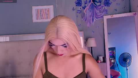 Snapshot of emily_castillo1_ chatting on April 28, 5:23 am emily_castillo1_ online show from April 28, 5:23 am