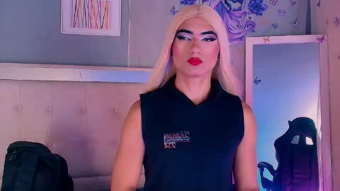 Snapshot of emily_castillo1_ chatting on May 3, 5:13 am emily_castillo1_ online show from May 3, 5:13 am