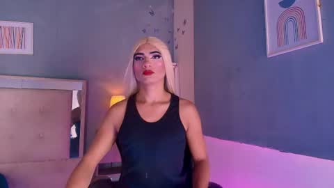 Snapshot of emily_castillo1_ chatting on June 23, 5:27 am emily_castillo1_ online show from June 23, 5:27 am
