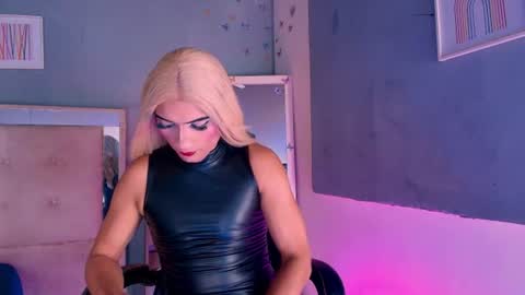 Snapshot of emily_castillo1_ chatting on July 2, 5:57 am emily_castillo1_ online show from July 2, 5:57 am