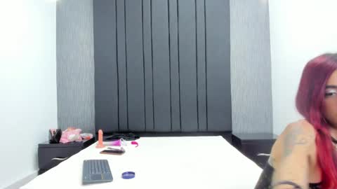 Snapshot of emily_collins69 chatting on June 5, 4:08 am Emily online show from June 5, 4:08 am