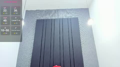 Snapshot of emily_collins69 chatting on June 18, 9:14 am Emily online show from June 18, 9:14 am