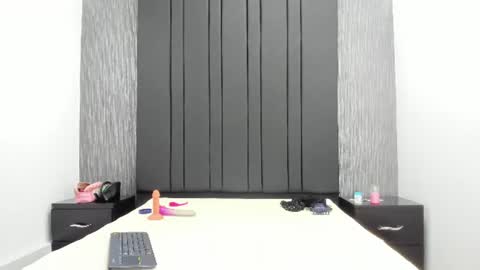 Snapshot of emily_collins69 chatting on June 30, 4:13 am Emily online show from June 30, 4:13 am
