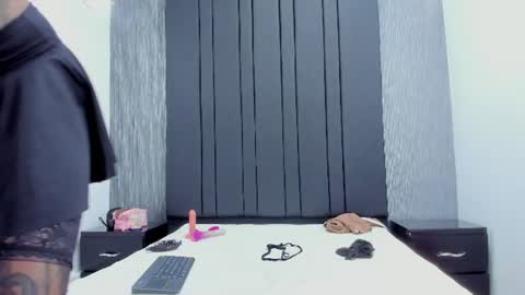 Snapshot of emily_collins69 chatting on July 22, 4:04 am Emily online show from July 22, 4:04 am