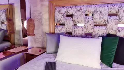 emily_dempsey online show from February 12, 7:09 pm