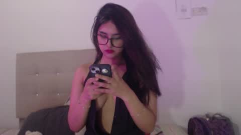 Snapshot of emily_fox_3 chatting on April 13, 2:39 am emily fox 3 online show from April 13, 2:39 am
