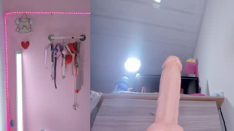 Snapshot of emily_foxxxi chatting on April 26, 10:51 pm emily_foxxxi online show from April 26, 10:51 pm